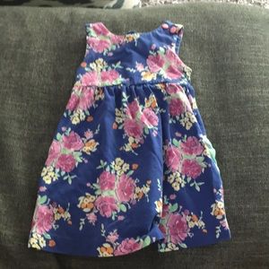 Cute floral dress.
